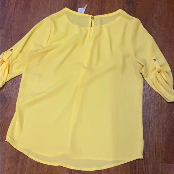 Bright yellow blouse - Picture 3 of 3
